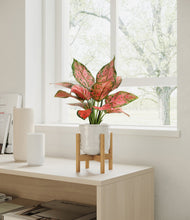 Load image into Gallery viewer, Hammered Ivory stand:bamboo