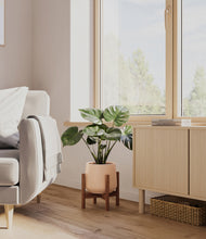 Lade das Bild in den Galerie-Viewer, Gentle Pink stand:dark