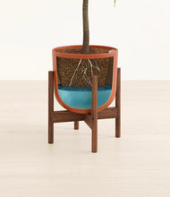Lade das Bild in den Galerie-Viewer, Earth Red stand:walnut