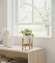Load image into Gallery viewer, Hammered Ivory stand:bamboo