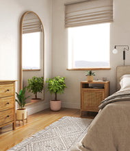 Load image into Gallery viewer, Sandy stand:one_stand