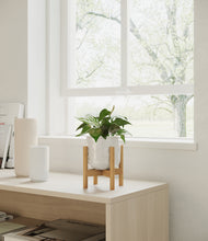 Load image into Gallery viewer, Hammered Ivory stand:bamboo
