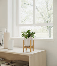 Load image into Gallery viewer, Snowdrift White stand:bamboo
