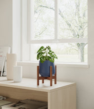 Lade das Bild in den Galerie-Viewer, Deep Navy stand:walnut
