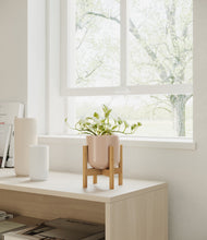Load image into Gallery viewer, Sandy Pink stand:bamboo
