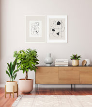 Load image into Gallery viewer, Sandy stand:one_stand
