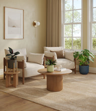 Lade das Bild in den Galerie-Viewer, Earthy stand:one_stand

