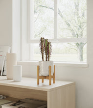 Lade das Bild in den Galerie-Viewer, Hammered Ivory stand:bamboo
