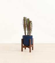 Lade das Bild in den Galerie-Viewer, Twilight Blue stand:walnut
