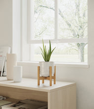 Load image into Gallery viewer, Hammered Ivory stand:bamboo
